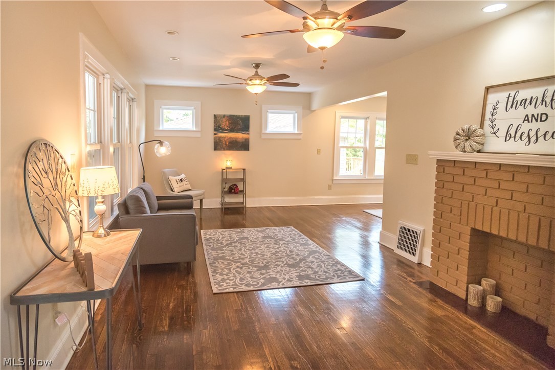 193 Oak Street Akron, OH 44310 - Photo 3 of 16