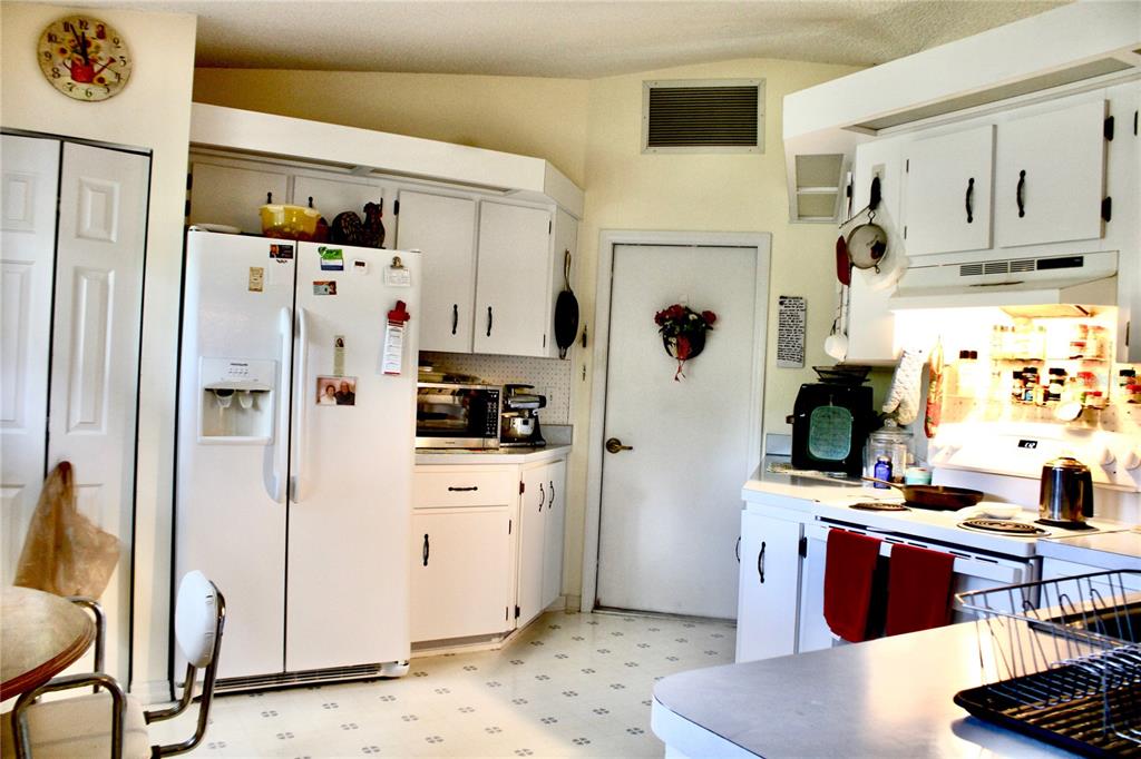 8896 Southwest 116th Place Road Ocala, FL 34481 - Photo 4 of 17 Gallery Image 4