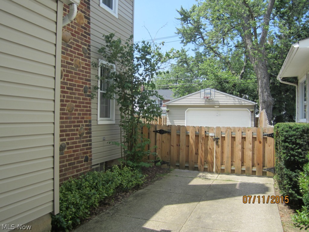 1740 Oakmount Road South Euclid, OH 44121 - Photo 23 of 25