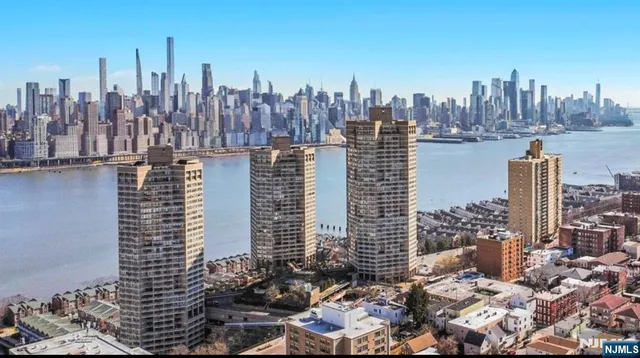 $3,200 | 7002 JFK Boulevard East, Unit 3A, Guttenberg, NJ 07093