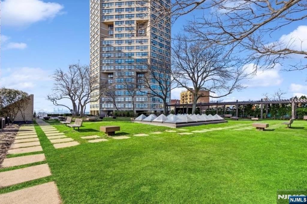 7002 JFK Boulevard East, Unit 3A Guttenberg, NJ 07093 - Photo 4 of 27