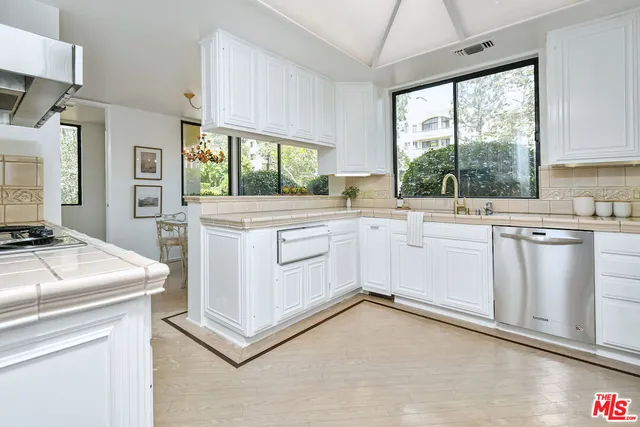 $1,299,000 | 2215 Century Hill, Unit 123, Los Angeles, CA 90067