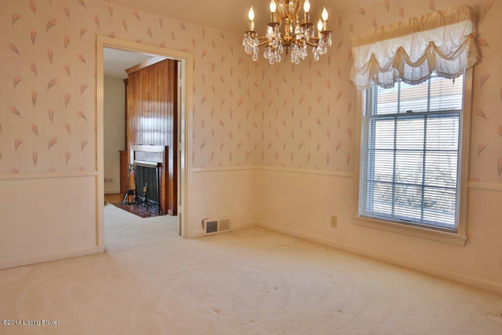 315 Short Road Louisville, KY 40207 - Photo 13 of 32 LARGE DINING ROOM.