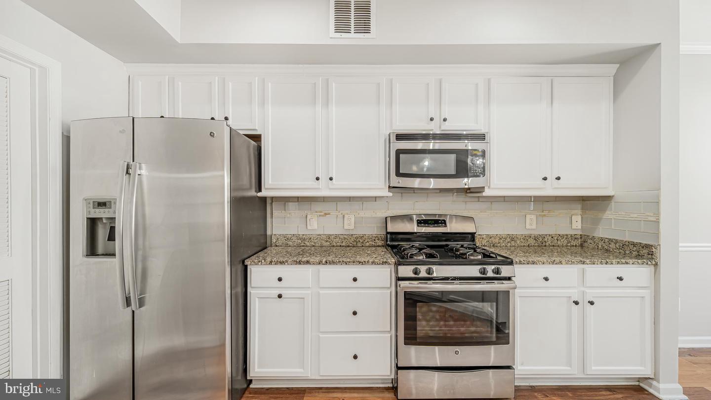 4888 Dane Ridge Circle Woodbridge, VA 22193 - Photo 6 of 32