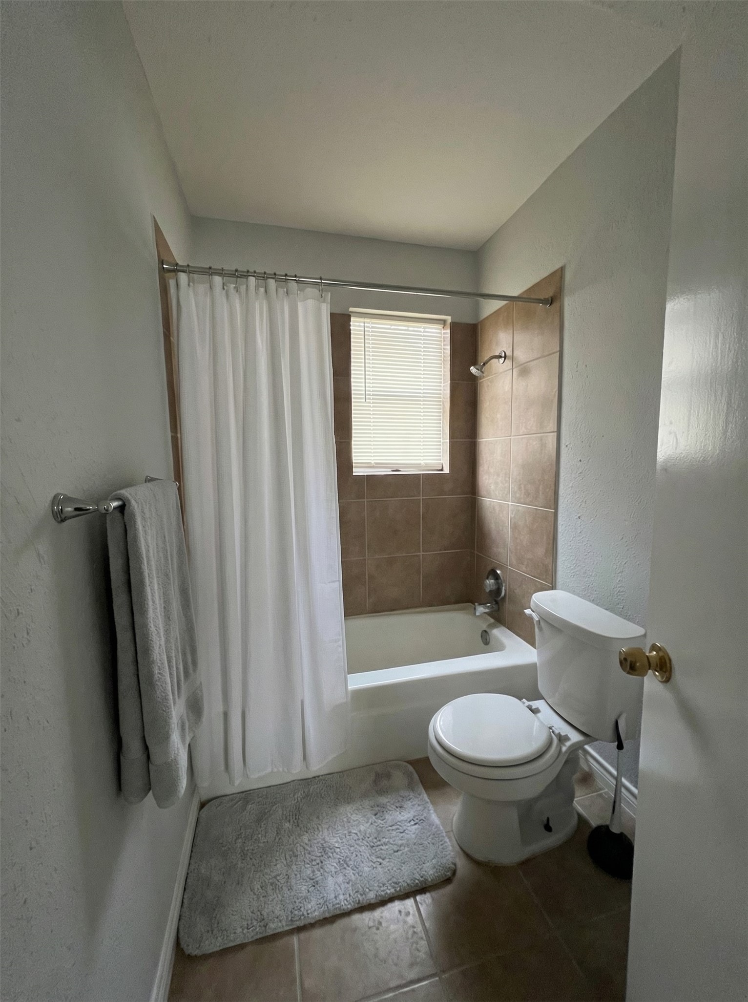 4911 Delano Street, Unit 1 Houston, TX 77004 - Photo 8 of 14 a bathroom with a toilet and a shower