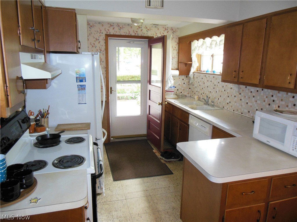 1813 Aberdeen Road Madison, OH 44057 - Photo 9 of 22