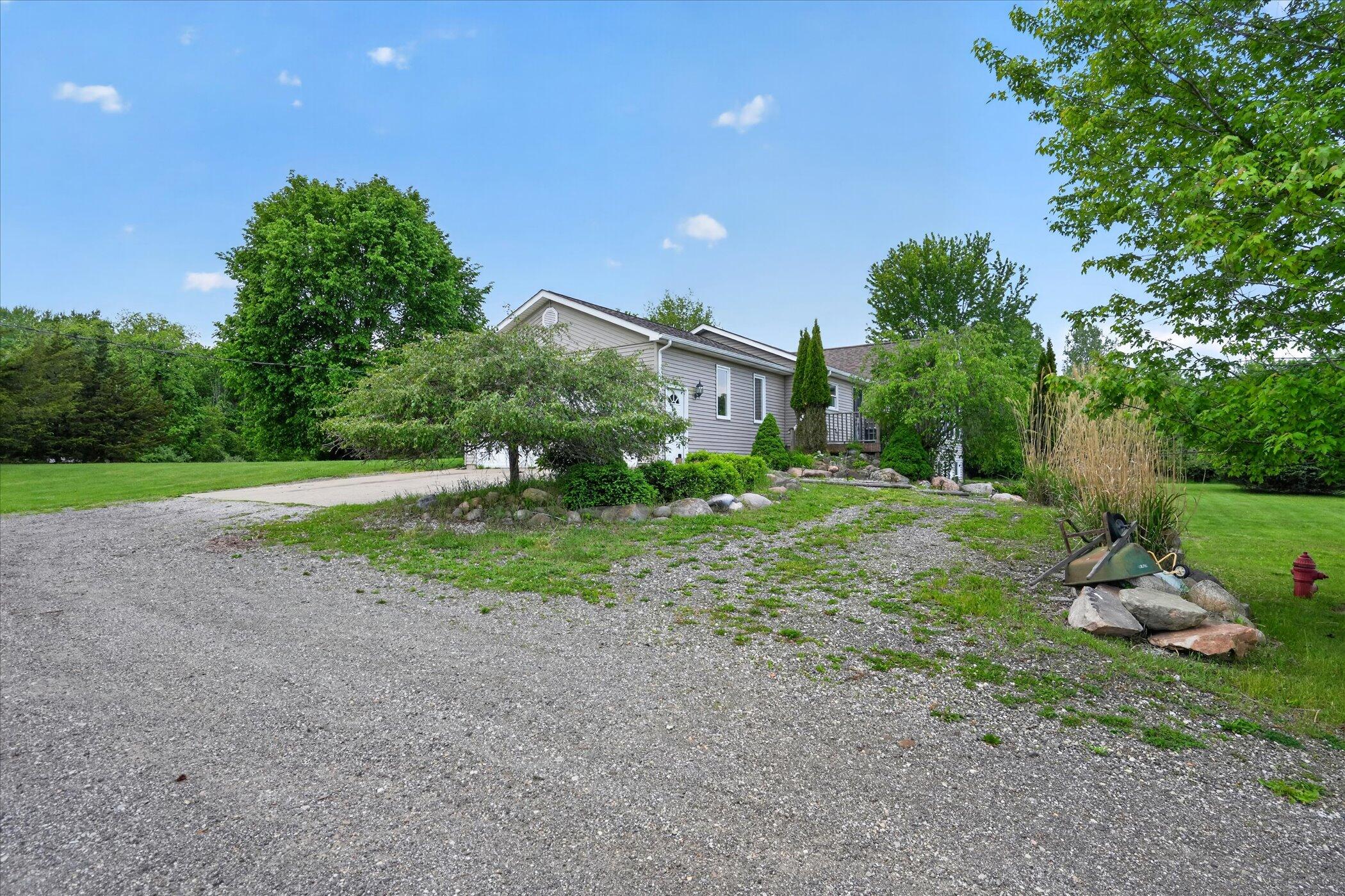 5569 South Corey Road Perry, MI 48872 - Photo 23 of 61 34-5569-S-Corey-Rd-Perry-MI-48872-Window