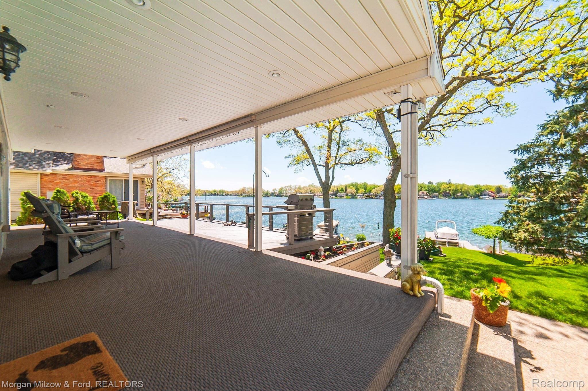 3001 Lansdowne Road Waterford, MI 48329 - Photo 39 of 59 LARGE COVERED DECK/ WESTERN EXPOSURE