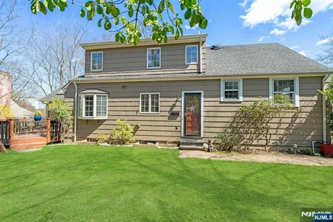 $1,049,000 | 1 Crescent Place, Ho-Ho-Kus, NJ 07423