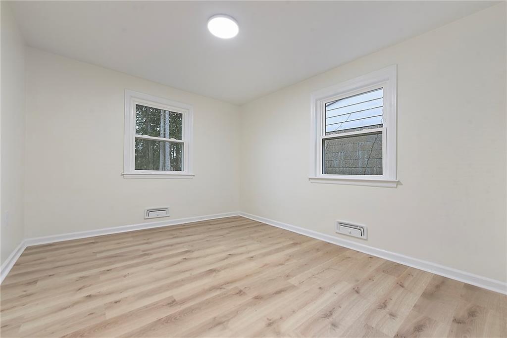 657 Ridge Road Pittsburgh, PA 15205 - Photo 25 of 30 an empty room with a window