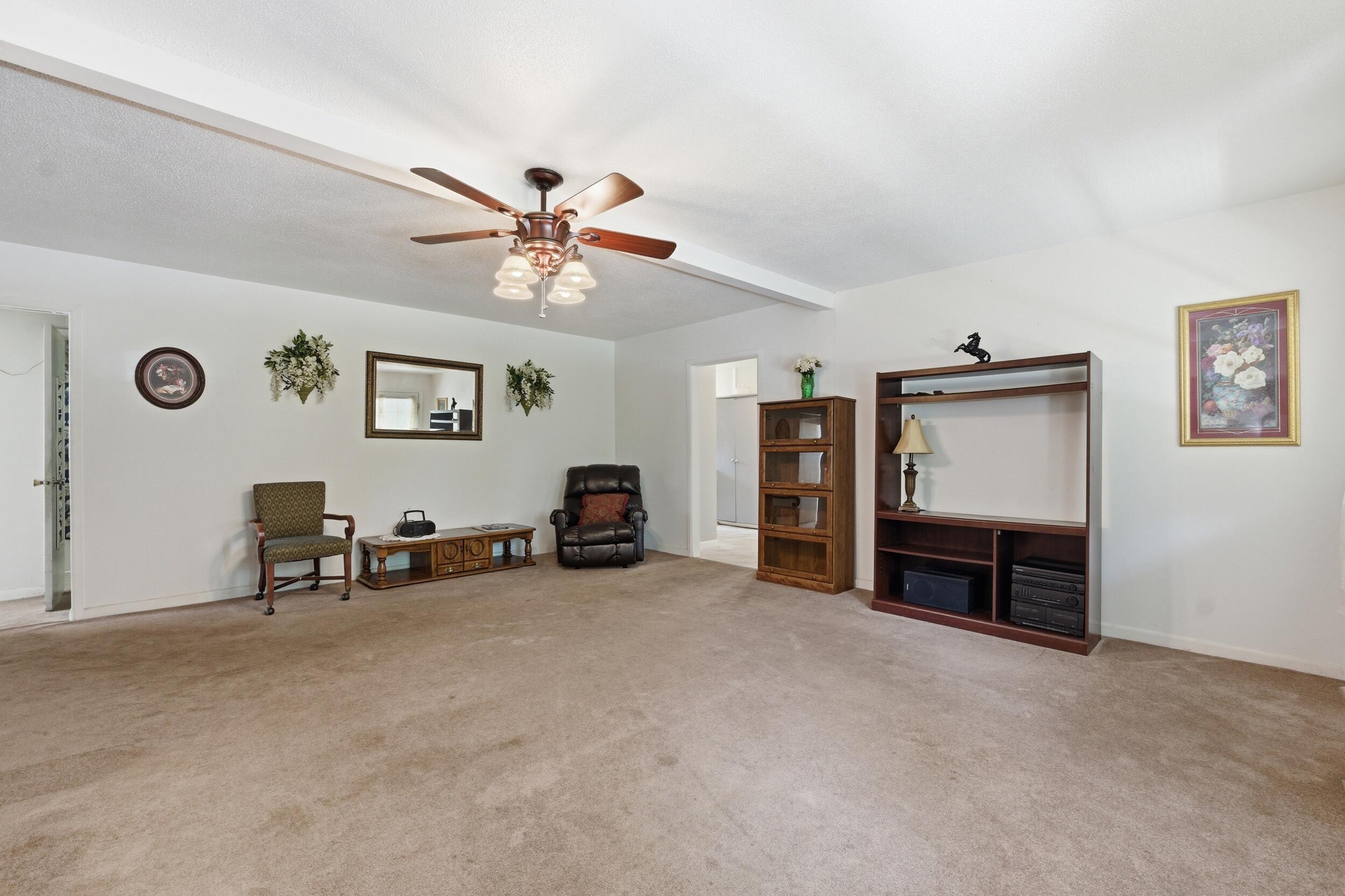 1000 Hill Crest Road Hixson, TN 37343 - Photo 10 of 31 Living Space