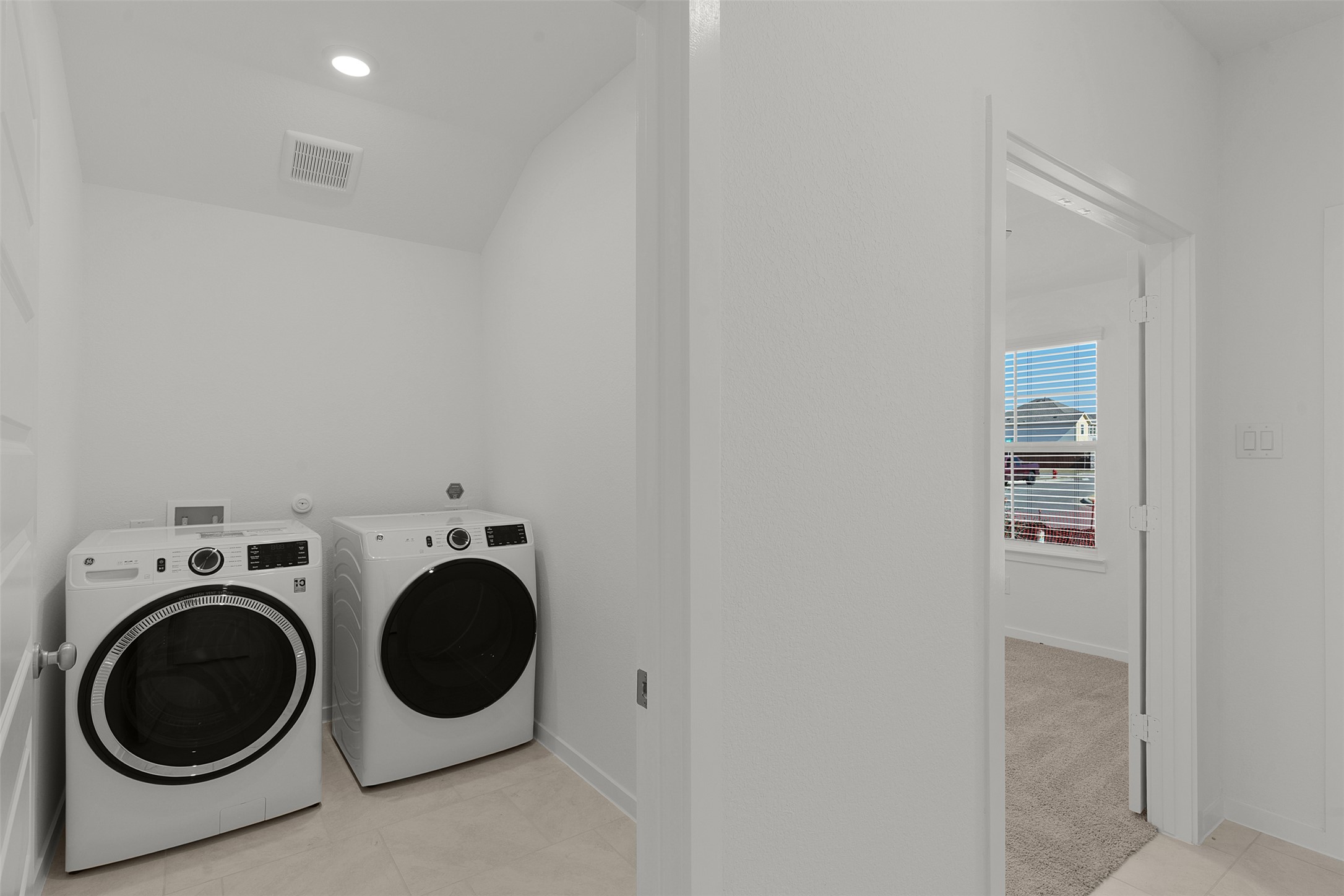 13832 Scarlett Song Drive Elgin, TX 78621 - Photo 4 of 26 Laundry area featuring washer and clothes dryer, light tile patterned floors, and recessed lighting