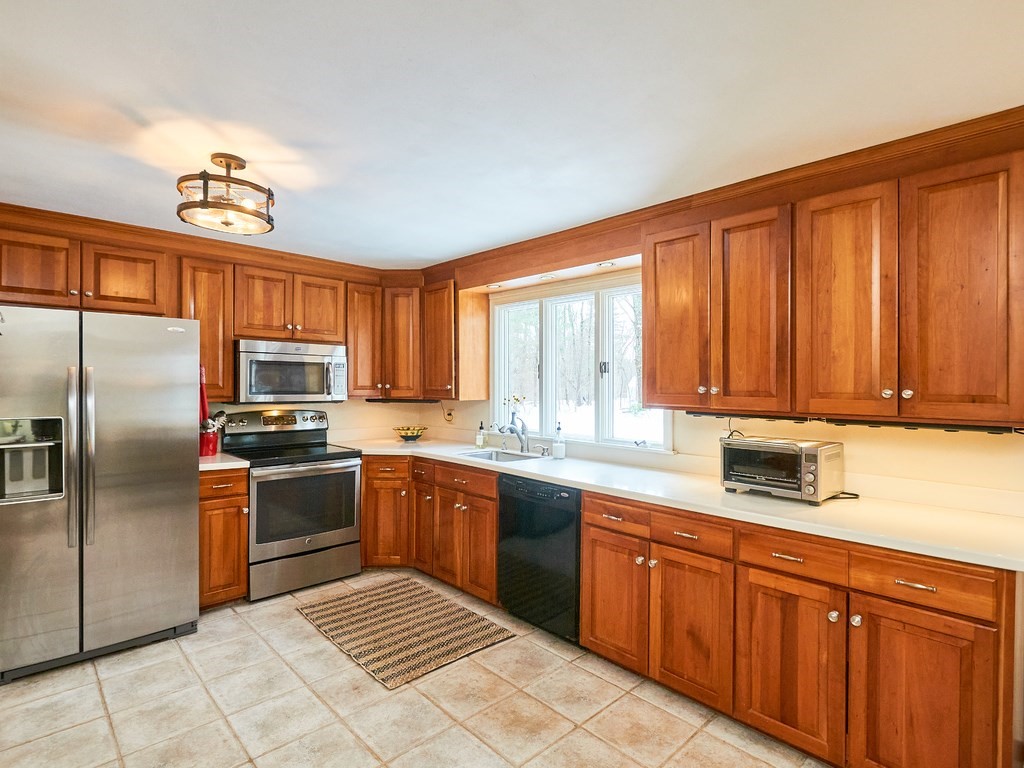 220 Haverhill Road Topsfield, MA 01983 - Photo 12 of 36 Gallery Image 12