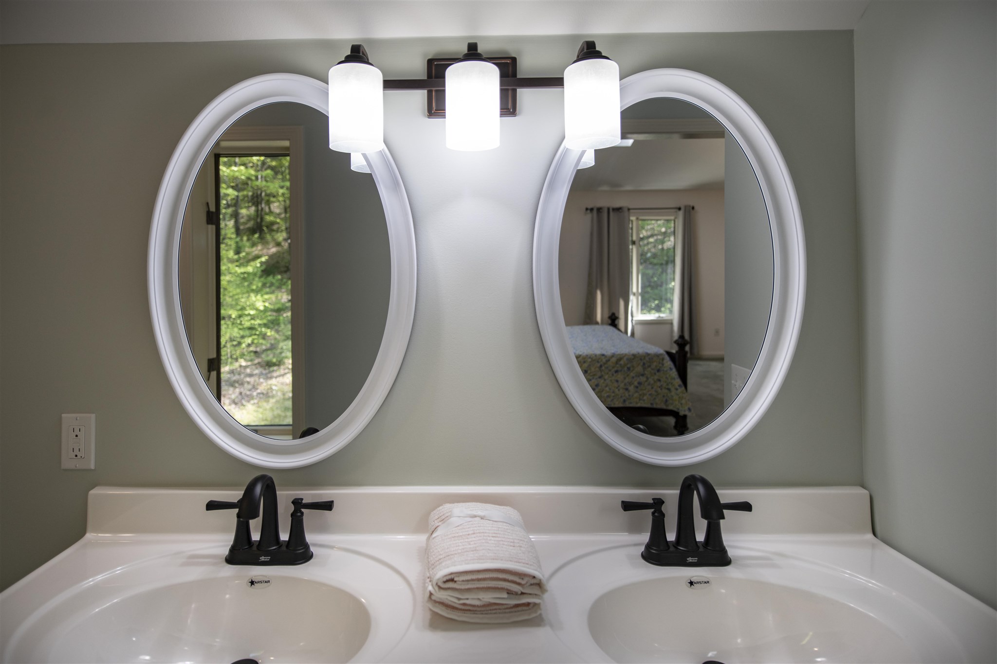 959 Safford Road Hartford, VT 05059 - Photo 19 of 27 Gallery Image 19