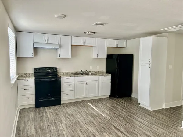 $1,250 | 21415 Russell Drive, New Caney, TX 77357