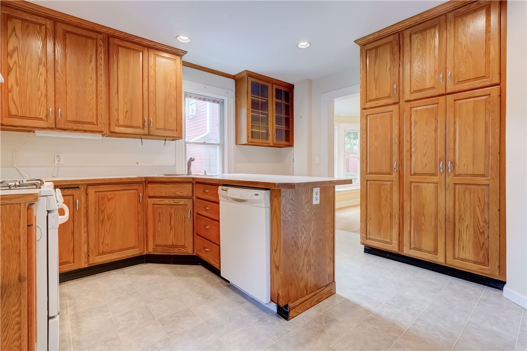 151 Cypress Street Rochester, NY 14620 - Photo 16 of 42