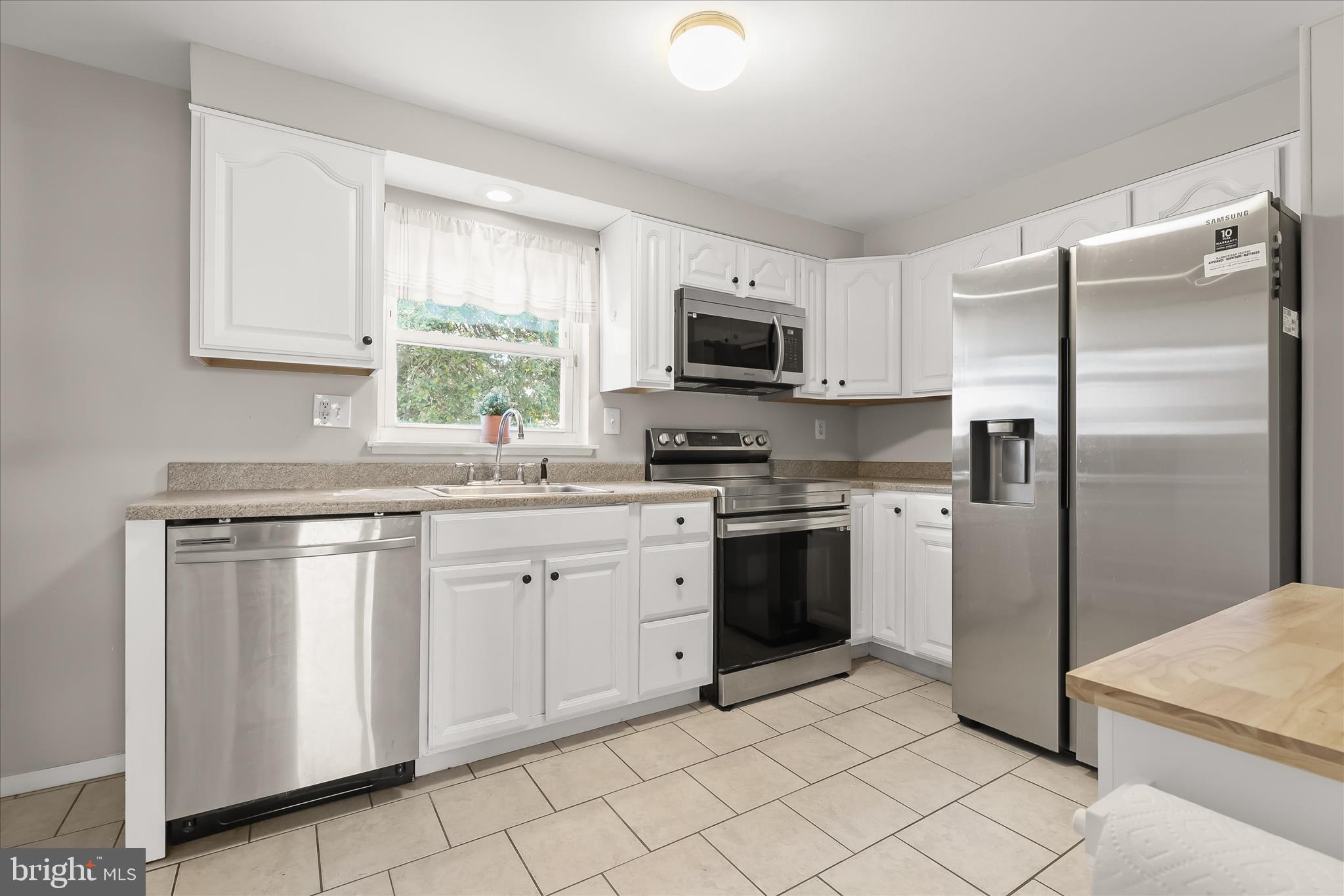 5663 Chelwynd Road Baltimore, MD 21227 - Photo 4 of 44 Kitchen