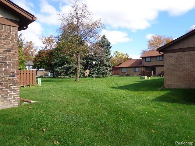24814 Chalk Farm Road North Warren, MI 48091 - Photo 11 of 12 DSC01345.jpg