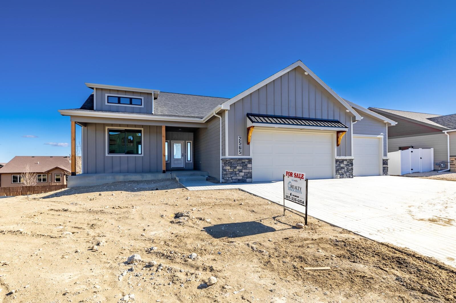 2565 Heathrow Avenue Casper, WY 82609 - Photo 2 of 35