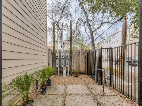 $3,000 | 5219 Kiam Street, Unit F, Houston, TX 77007