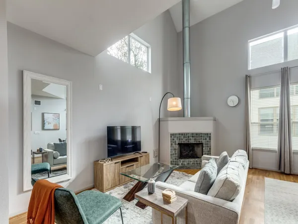 $3,000 | 5219 Kiam Street, Unit F, Houston, TX 77007