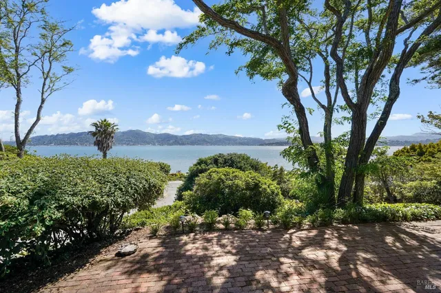 $3,100,000 | 765 Tiburon Boulevard, Tiburon, CA 94920