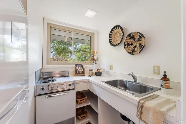 $3,100,000 | 765 Tiburon Boulevard, Tiburon, CA 94920