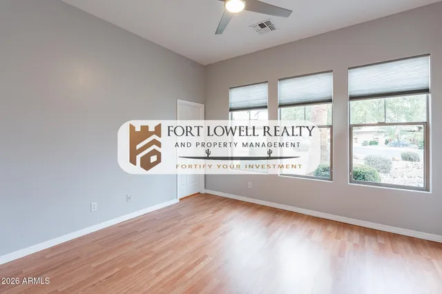 a sign of golf club on a wall