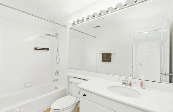 $1,325,000 | 26 Burlingame, Irvine, CA 92602