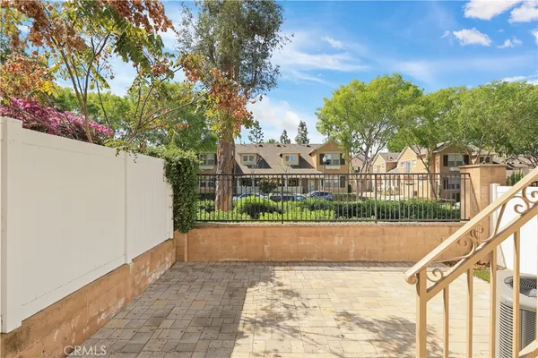 $1,325,000 | 26 Burlingame, Irvine, CA 92602