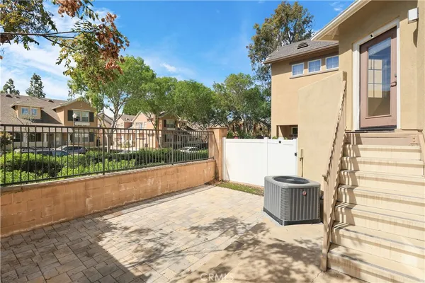 $1,325,000 | 26 Burlingame, Irvine, CA 92602