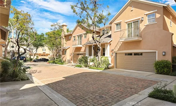 $1,325,000 | 26 Burlingame, Irvine, CA 92602