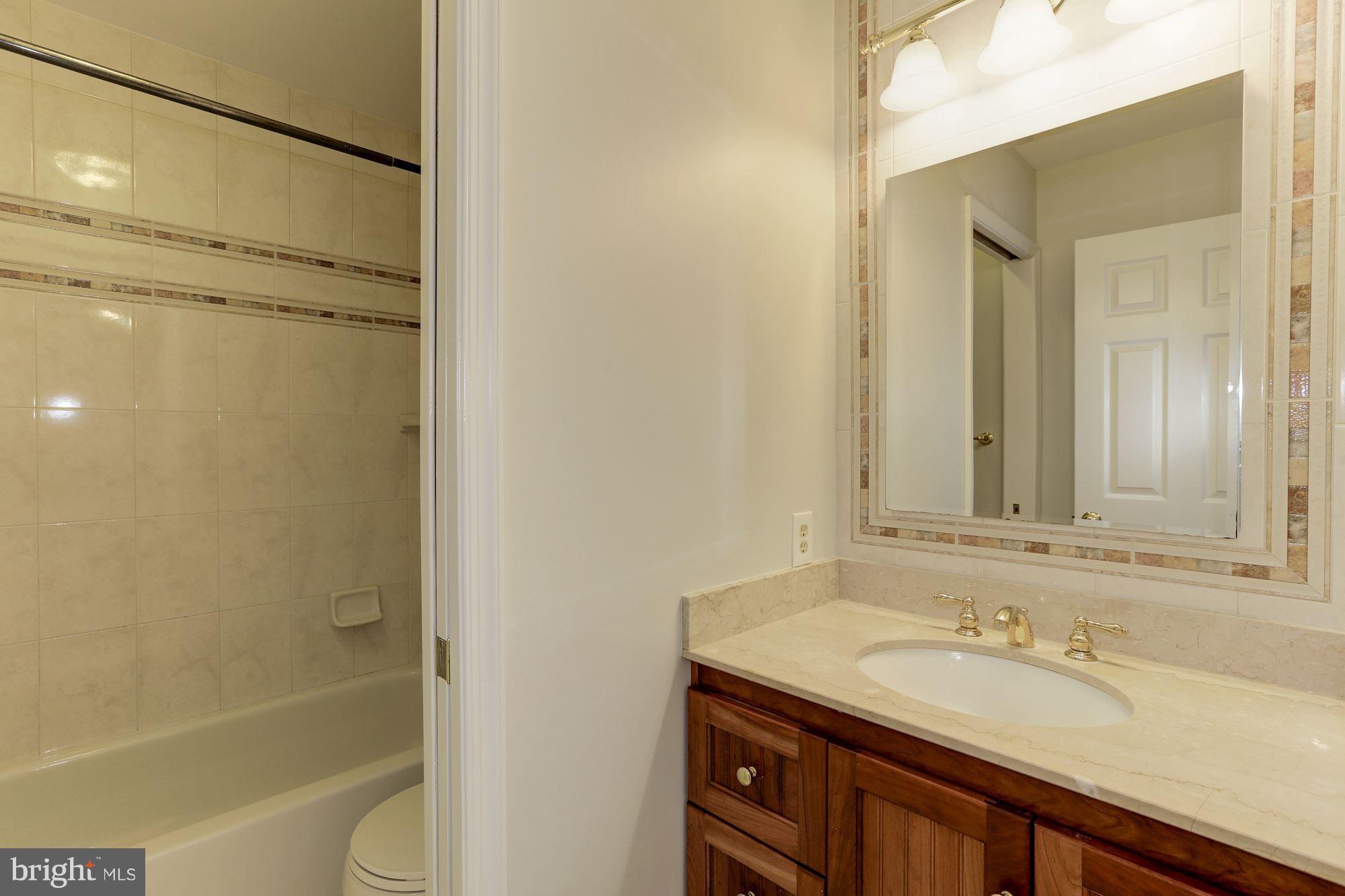 1072 Mt Airy Road Davidsonville, MD 21035 - Photo 17 of 38 Main floor full bath.