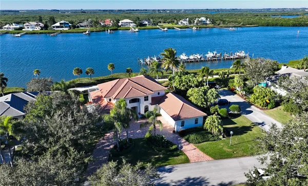 $1,795,000 | 711 Marbrisa River Lane, Vero Beach, FL 32963
