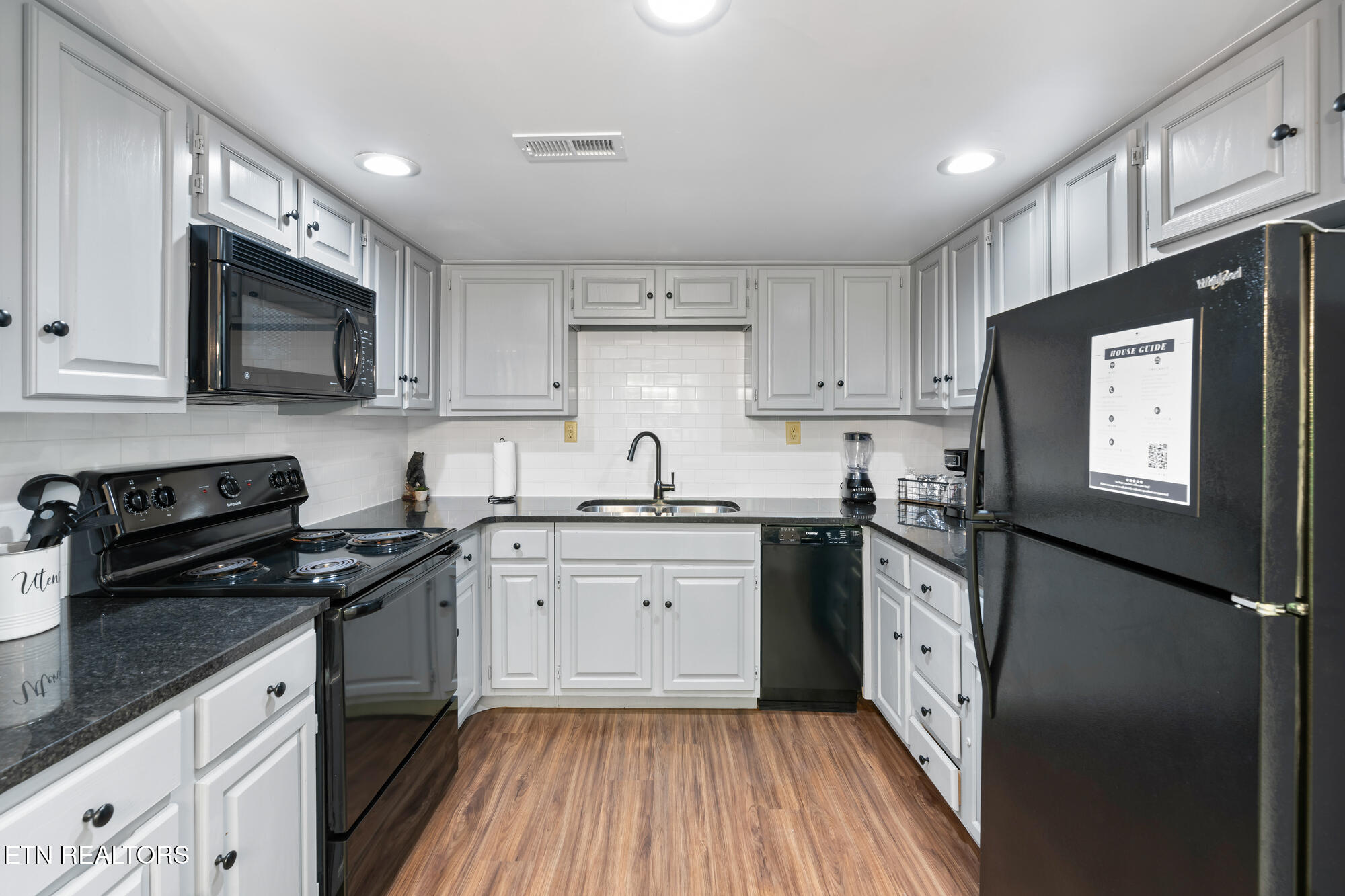 3729 Plaza Way Pigeon Forge, TN 37863 - Photo 9 of 20 Pinecrest_Townhomes_-_157-05