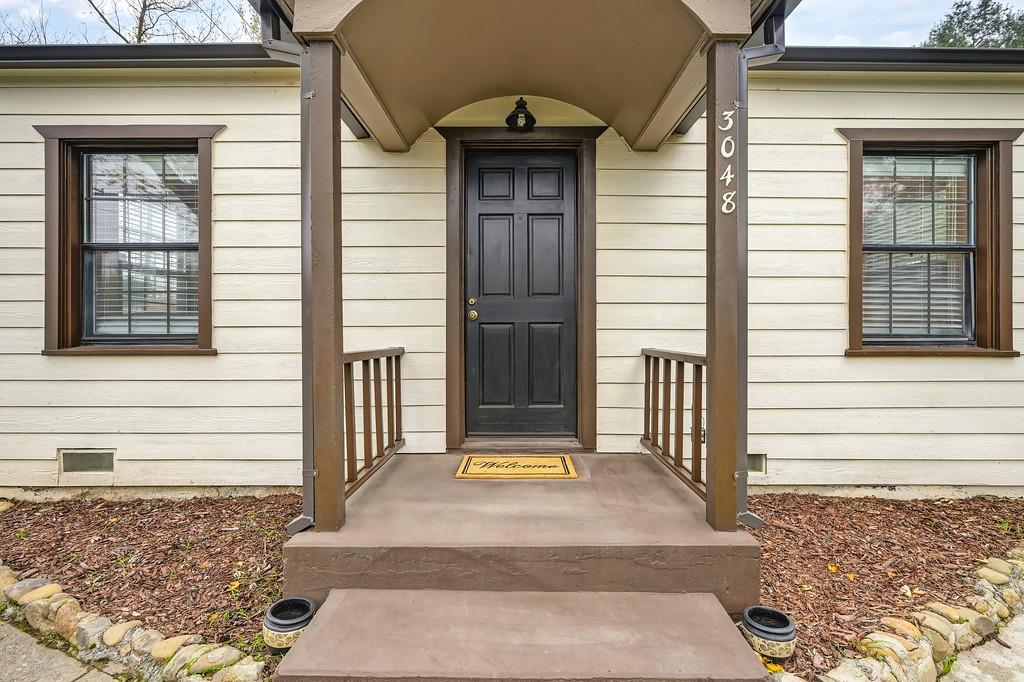 a view of entrance door of the house