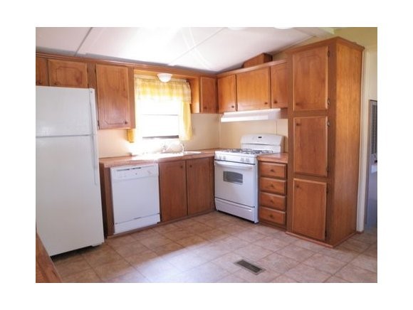 52 Hagop Road Salem, NH 03079 - Photo 4 of 9