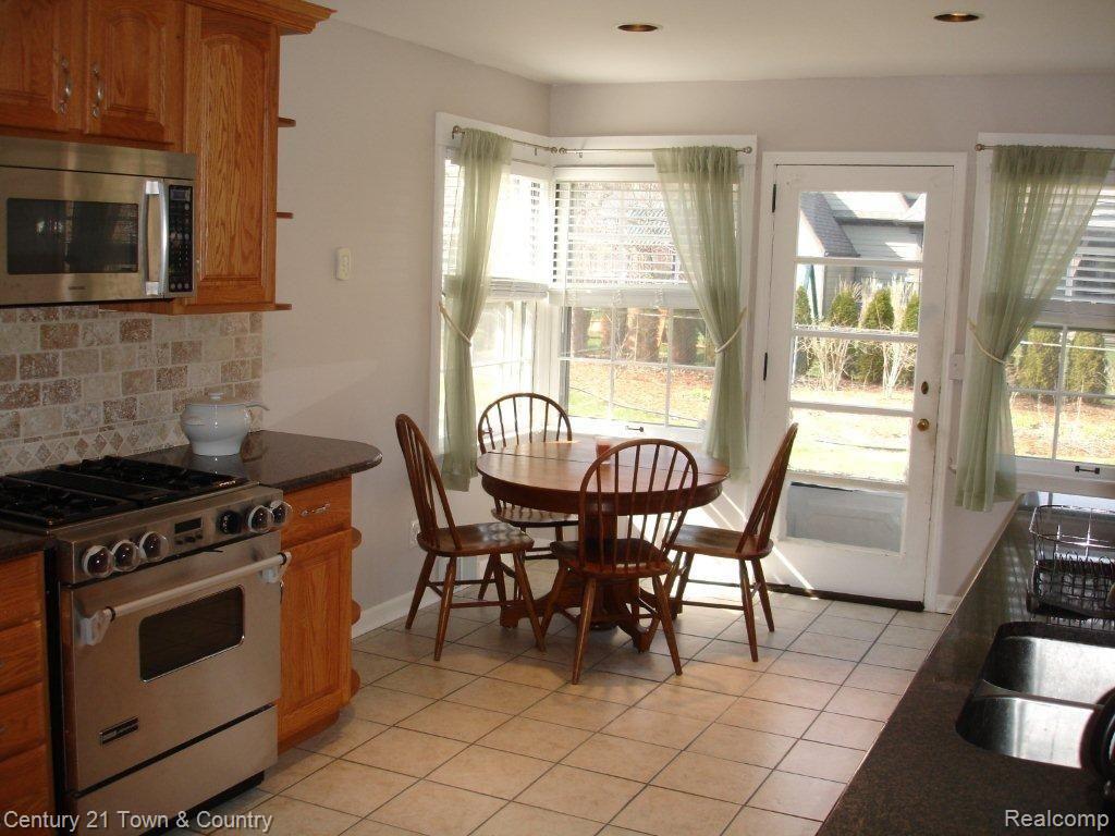 1511 East Maple Road Birmingham, MI 48009 - Photo 9 of 23 Large Breakfast Area in Kitchen