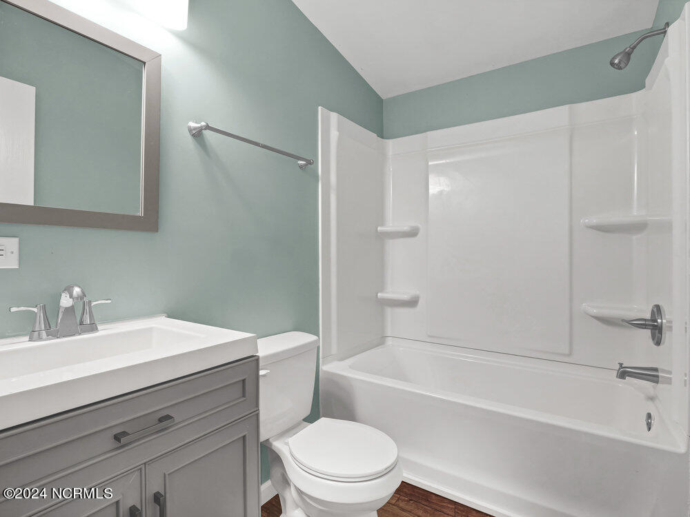 718 Shell Street Hampstead, NC 28443 - Photo 19 of 26 Hallway Bathroom