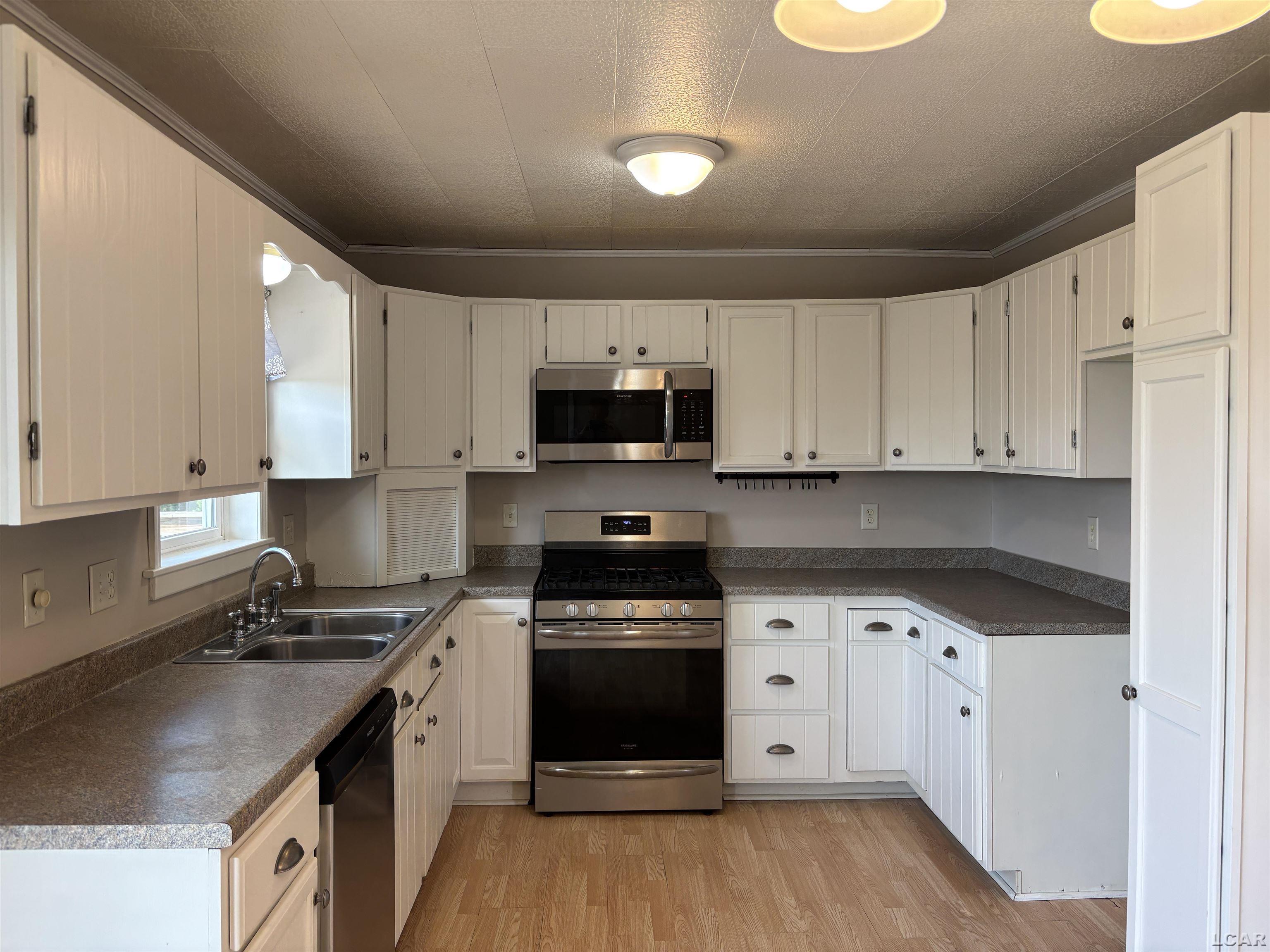 6143 Shepherd Road Adrian, MI 49221 - Photo 3 of 20 50180170-1e9a239c-8938-412d-9df9-8c4f0bfaf206.JPG