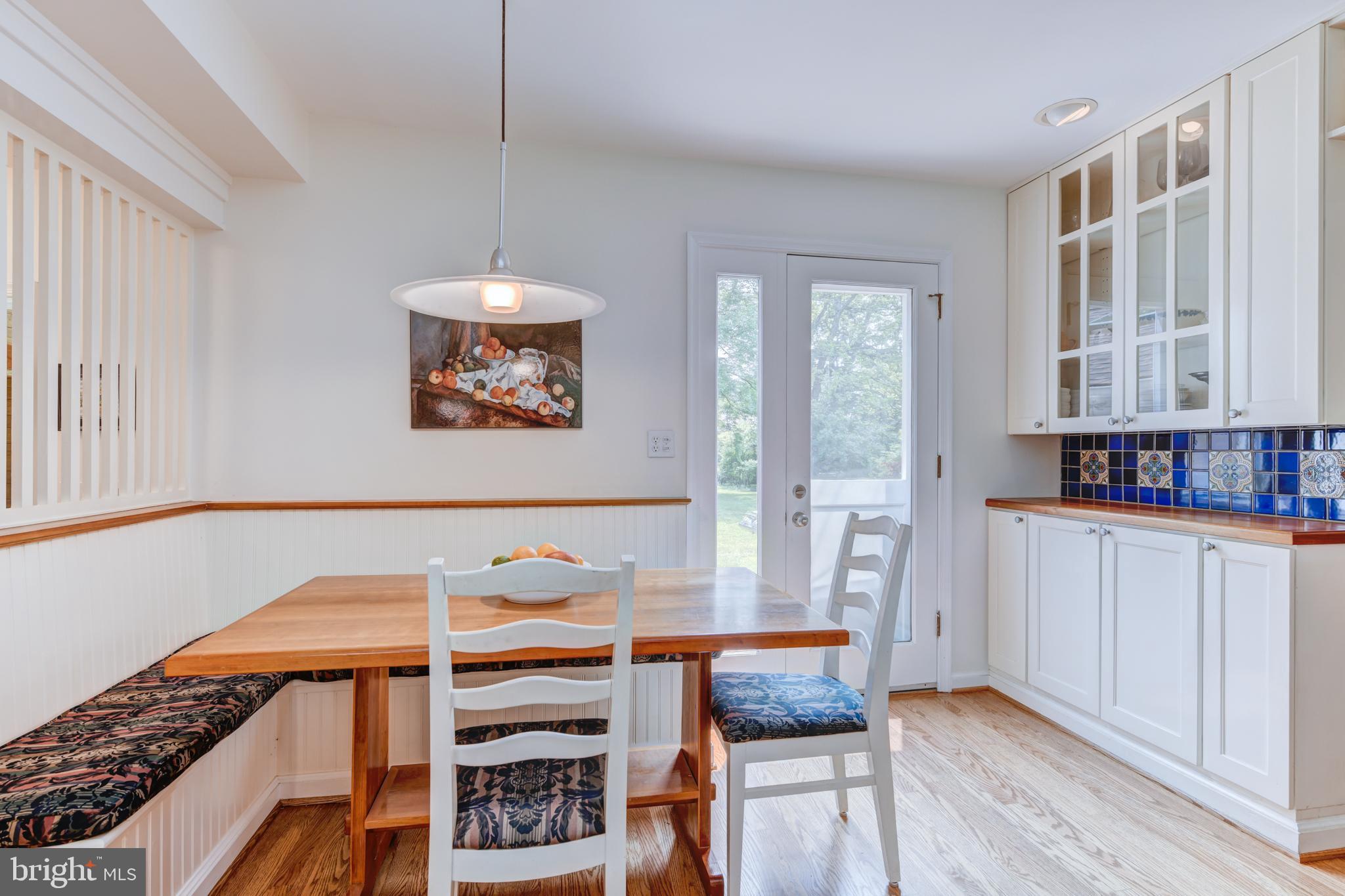 920 Davis Road Ambler, PA 19002 - Photo 13 of 39 Kitchen banquette