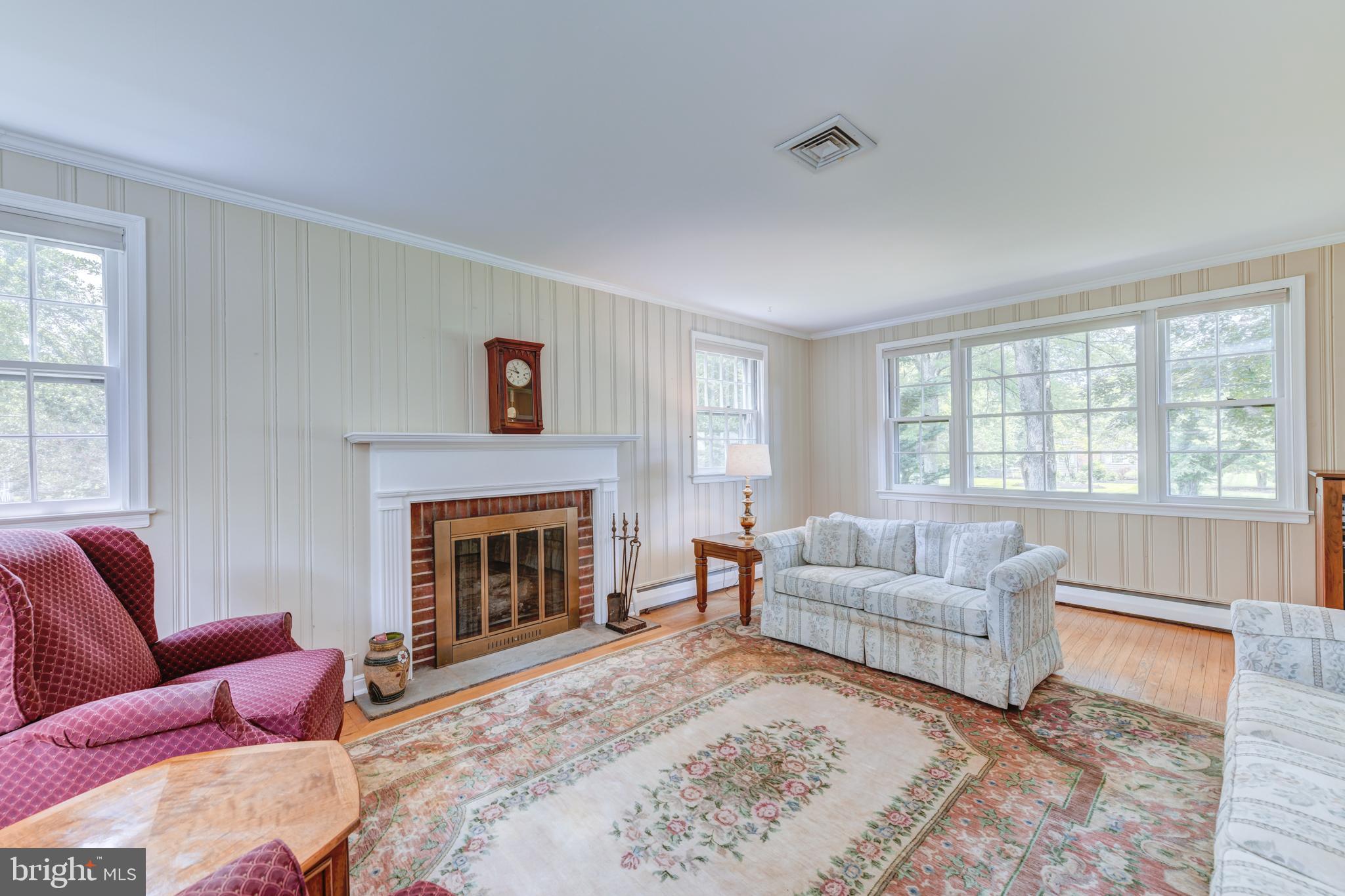 920 Davis Road Ambler, PA 19002 - Photo 6 of 39 Living room