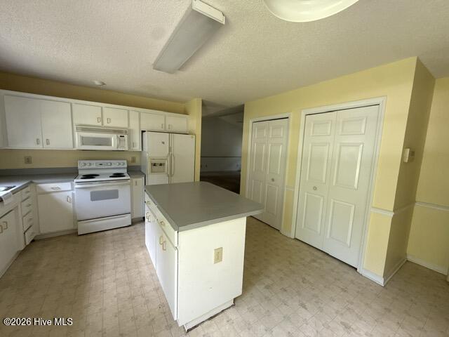 4511 Rivershore Drive New Bern, NC 28560 - Photo 3 of 22 Kitchen