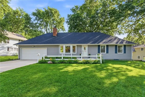 $390,000 | 8839 Newton Drive, Overland Park, KS 66212