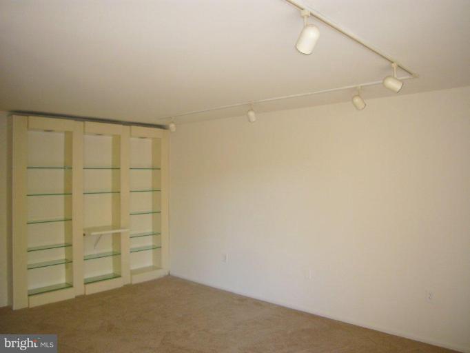 1 Hamill Road, Unit 1C Baltimore, MD 21210 - Photo 2 of 10 Living Room