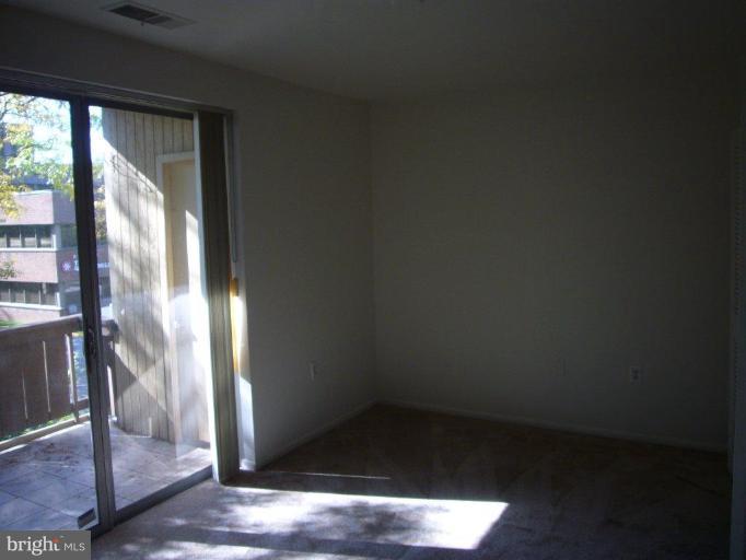 1 Hamill Road, Unit 1C Baltimore, MD 21210 - Photo 3 of 10 Dining Area