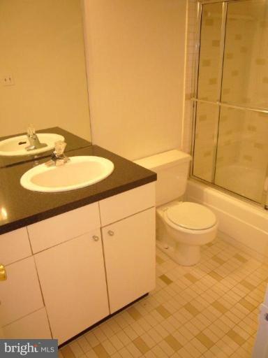 1 Hamill Road, Unit 1C Baltimore, MD 21210 - Photo 5 of 10 Bath #1