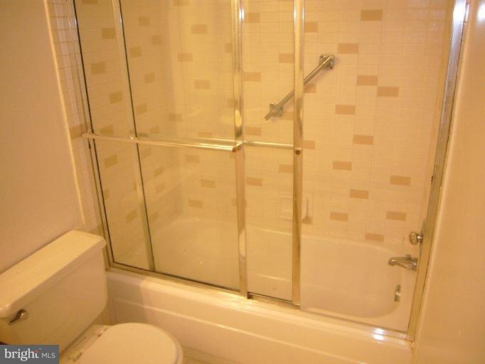 1 Hamill Road, Unit 1C Baltimore, MD 21210 - Photo 6 of 10 Bath #2