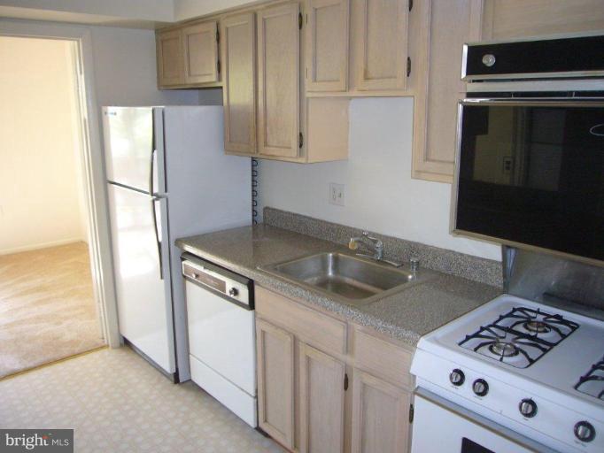 1 Hamill Road, Unit 1C Baltimore, MD 21210 - Photo 9 of 10 Kitchen #3
