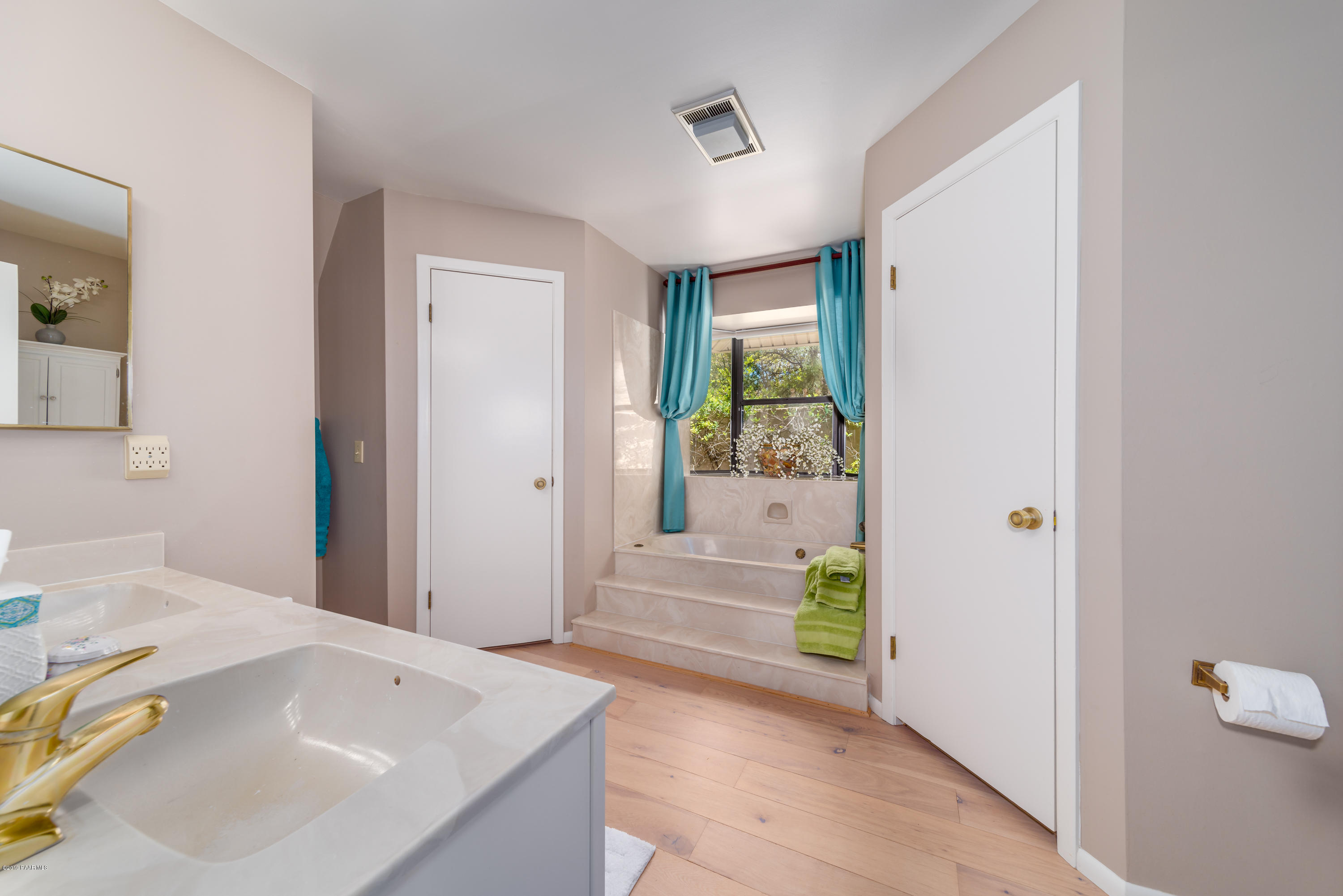 2533 Copper Basin Road Prescott, AZ 86303 - Photo 4 of 20 Master Bathroom